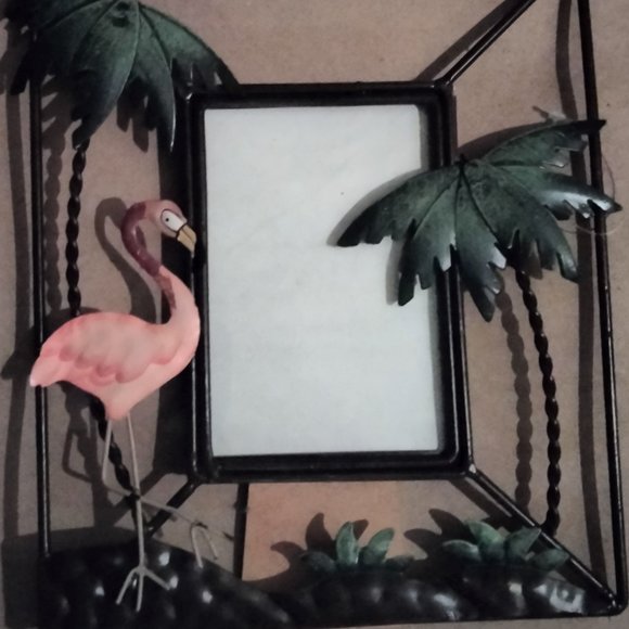 2 BEACHCOMBERS COASTAL LIFE Metal Frames DECOR WITH Tropical Flamingo Palm Trees - Picture 6 of 14